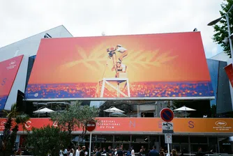 Тазгодишното издание се преживява чрез социалните мрежи (страницата му в Instagram е с 1,3 млн. последователи, в TikTok се появяват хиляди видеоклипове с тагове). Но през 80-те и 90-те няма мобилни телефони и селфи камери