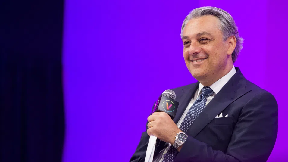 Акциите на Kering скочиха с над 7% след новината, че Лука де Мео от Renault поема управлението