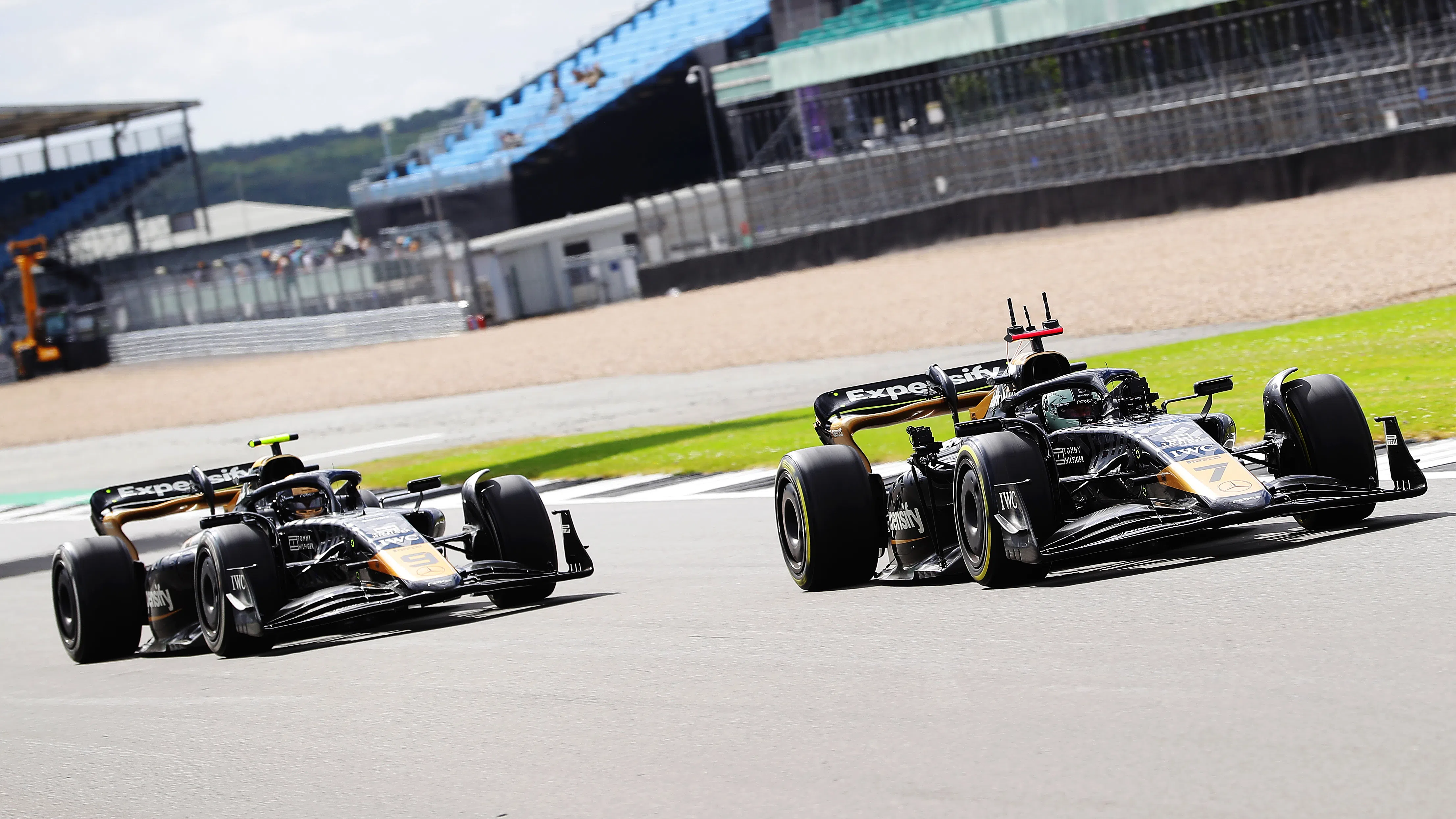 Как Люис Хамилтън и Apple пренесоха състезанията от F1 на големия екран