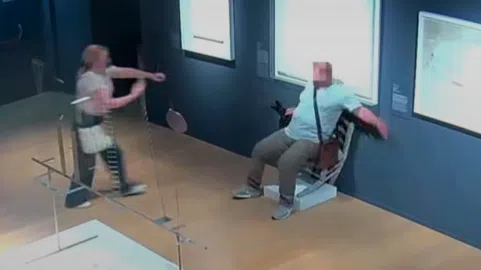 Туристи счупиха стола „Ван Гог“ във Верона