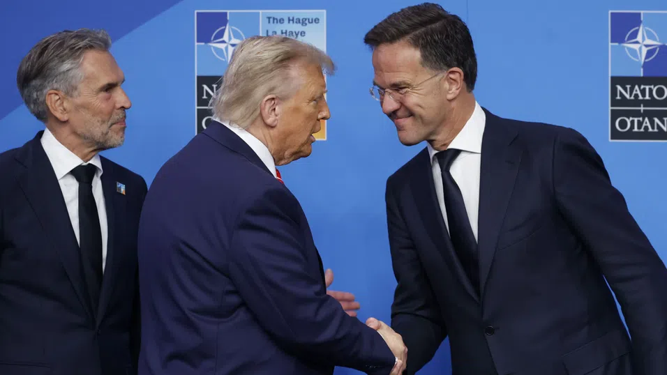 Хвали човека: Как Европа започва да се учи да работи с Тръмп