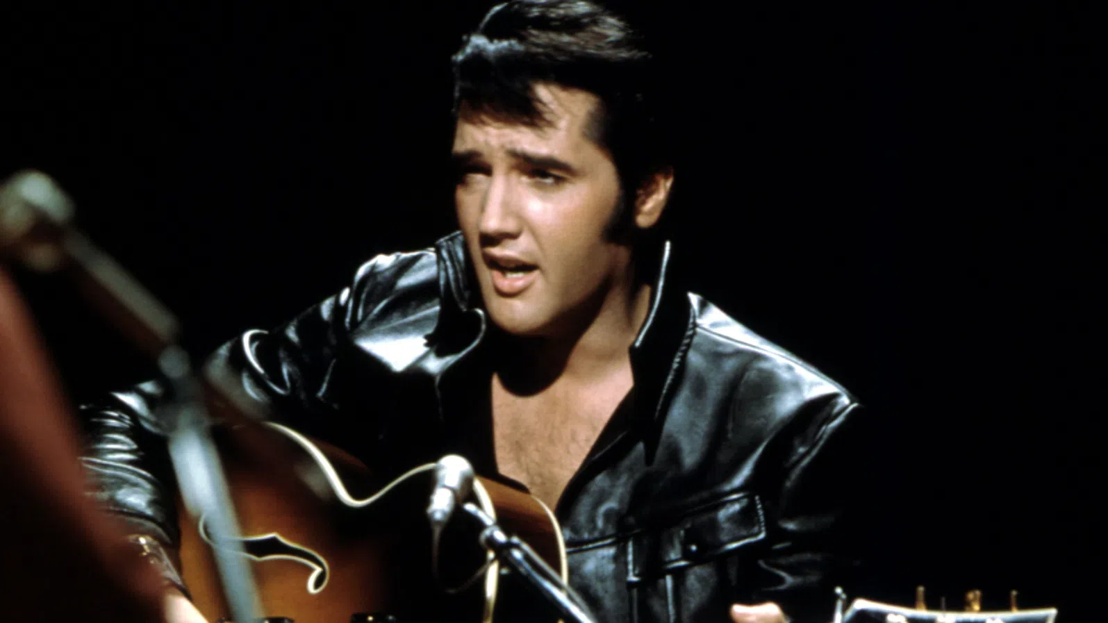 Елвис се завръща. И ще разкаже историята със своя глас
