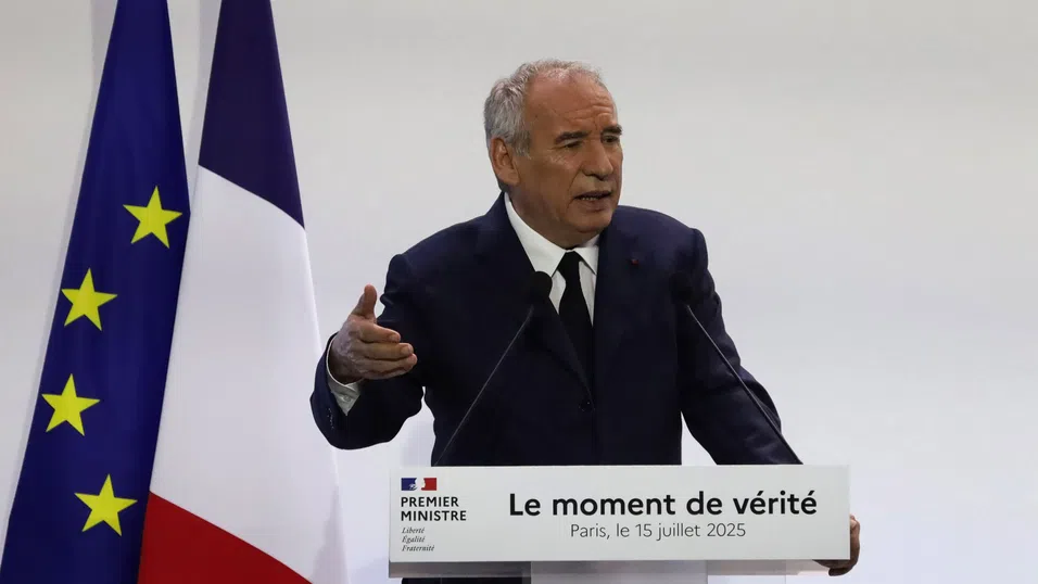 Моментът на истината: Френският премиер предлага отменянето на два празника като мярка срещу държавния дефицит