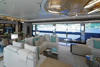 Malia отвежда гостите си на зашеметяващи обиколки от Монако до Италианската ривиера, като обикаля островите Сардиния и Мадалена, и спира в емблематични френски центрове като Сен Тропе