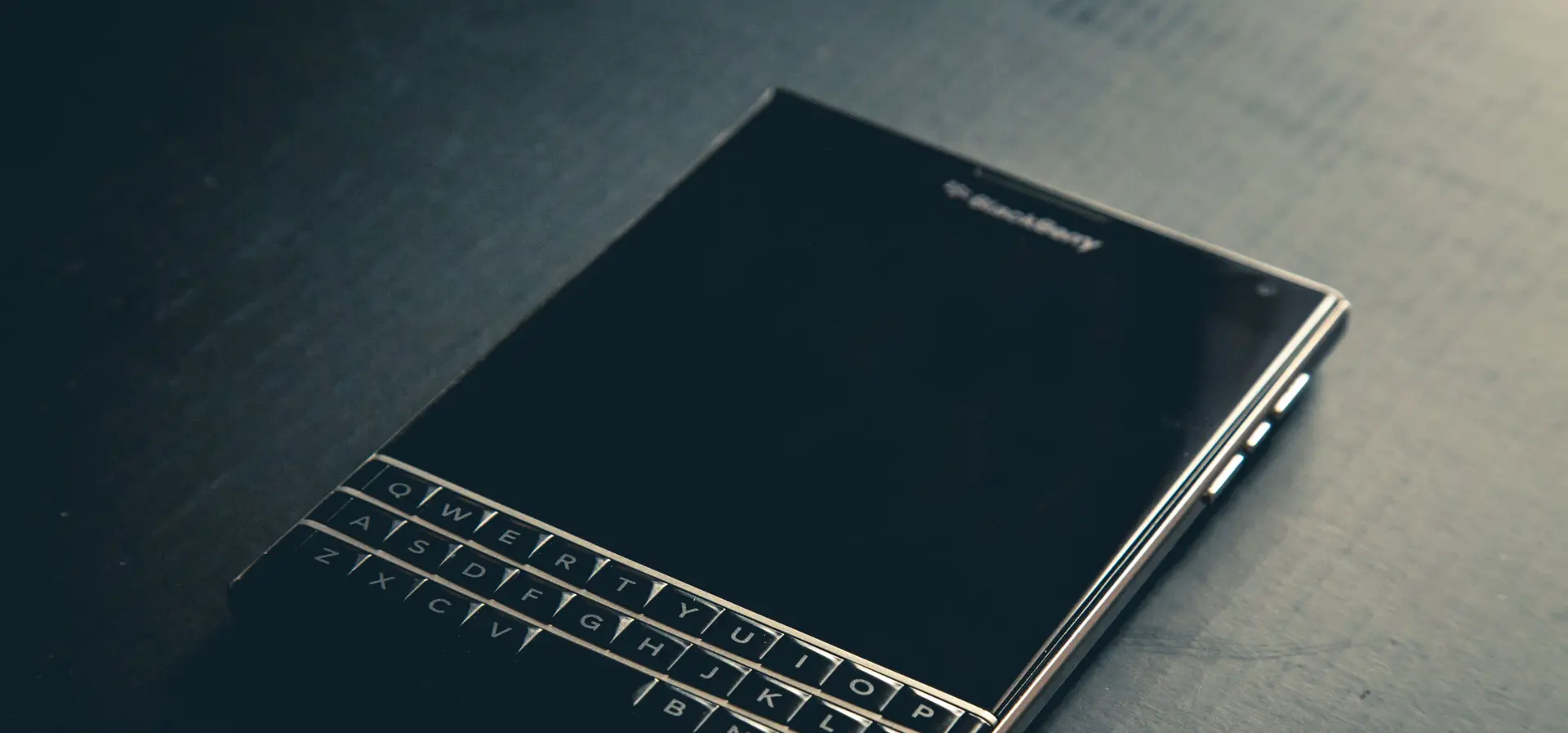 BlackBerry изчезна от джобовете преди десетилетие. Днес софтуерът ѝ е почти навсякъде