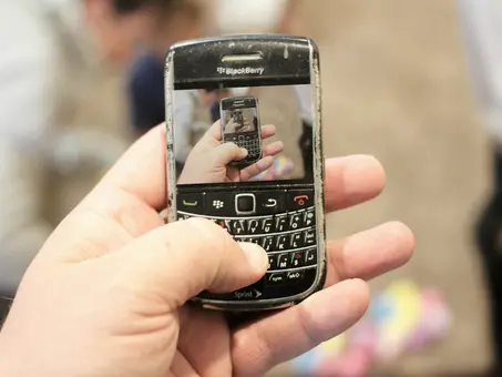 BlackBerry изчезна от джобовете преди десетилетие. Днес софтуерът ѝ е почти навсякъде