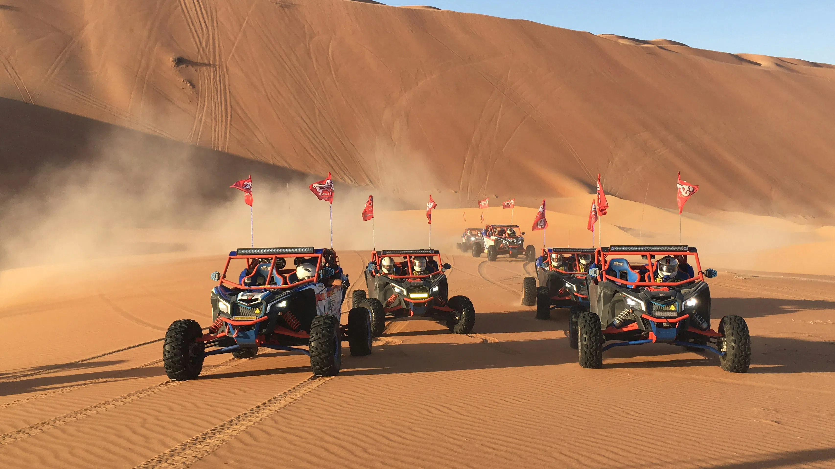 Като в Mad Max, но на живо: Най-адреналиновото приключение в пустинята