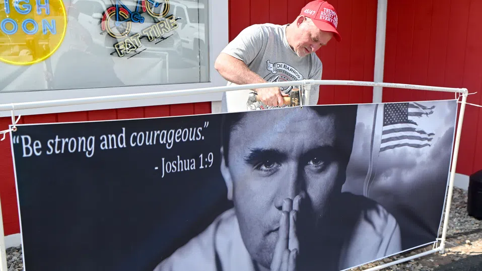 Масови уволнения в САЩ след подигравки със смъртта на Чарли Кърк