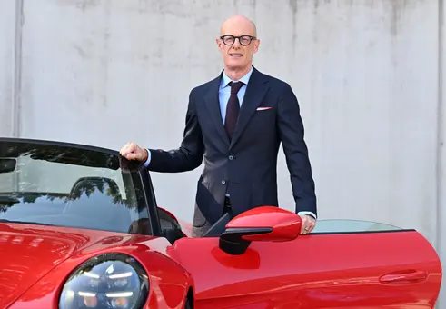 Планът за възраждане на Porsche: По-скъпи автомобили, по-строги бонуси и по-малко работа от вкъщи