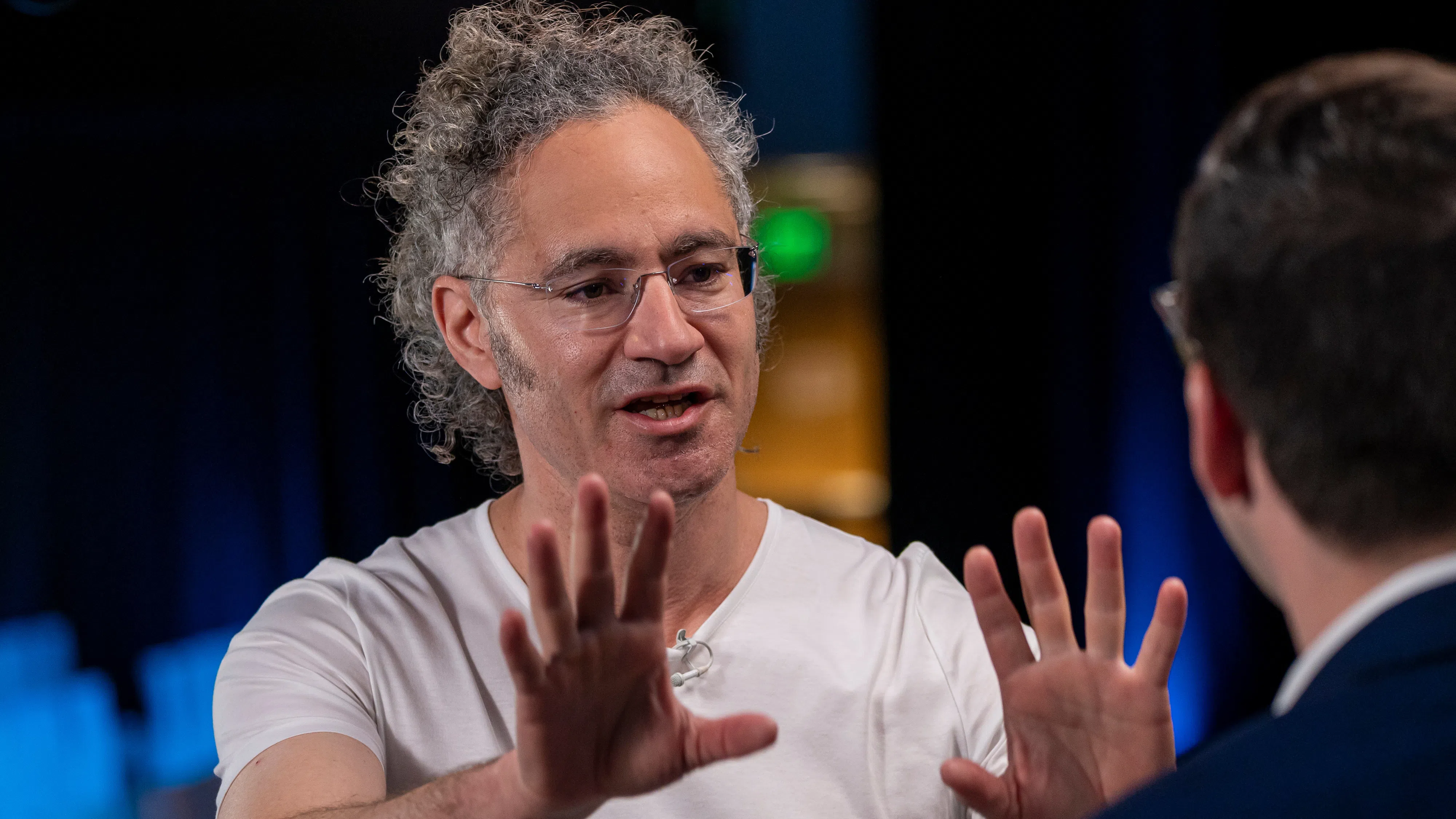 „Дипломиран“ от Palantir: Пътят от студент до интервю за работа е кратък – когато минава през Алекс Карп