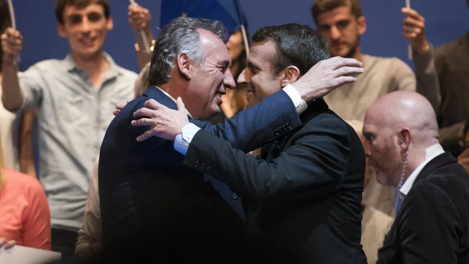 Кой ще спаси Макрон след падането на Байру?