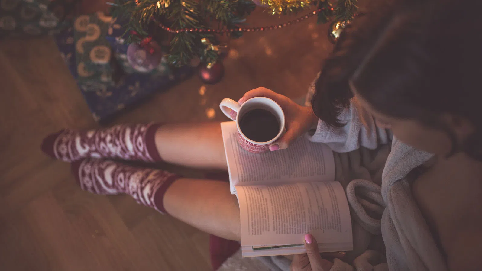 Уютна и мрачна Коледа: За романите, които преосмислят празничната литература