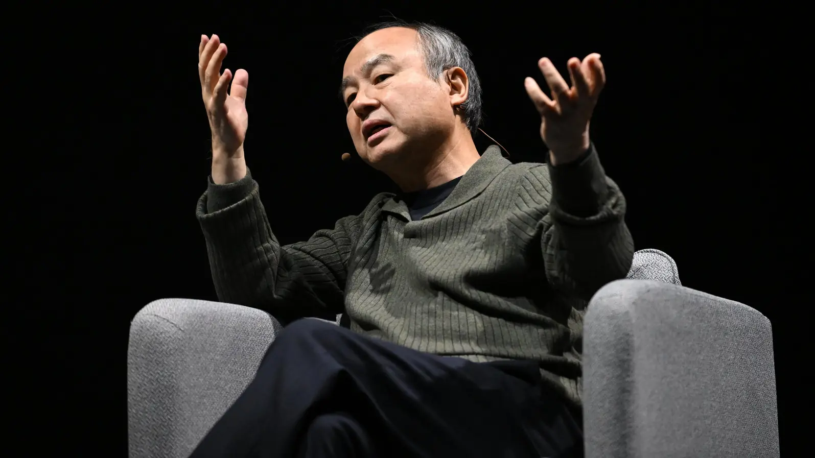 SoftBank търси 100 млрд. долара от инвеститори в Персийския залив за нов мащабен AI залог