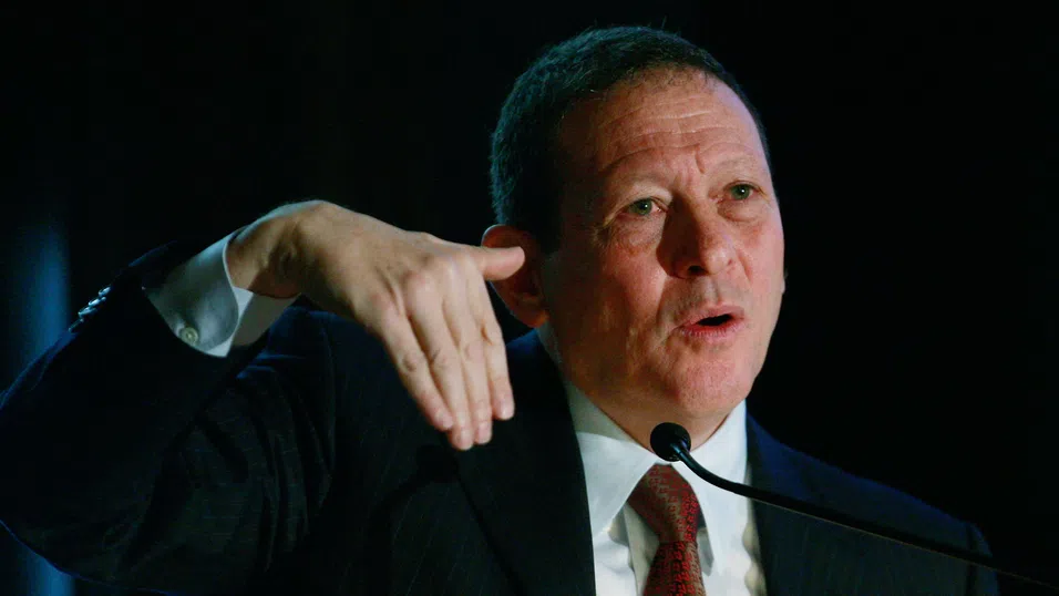 Томас Прицкер, посочен в досиетата „Епстийн“, се оттегля като изпълнителен председател на Hyatt