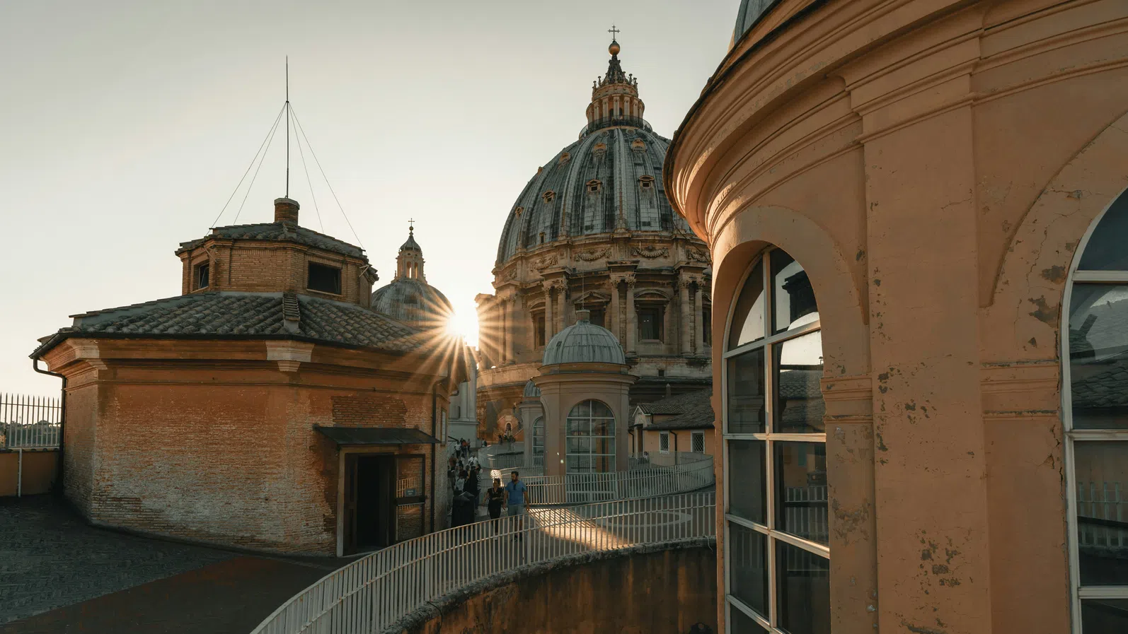 Коктейл под купола на Микеланджело: Ватикана предлага светски емоции на посетителите си