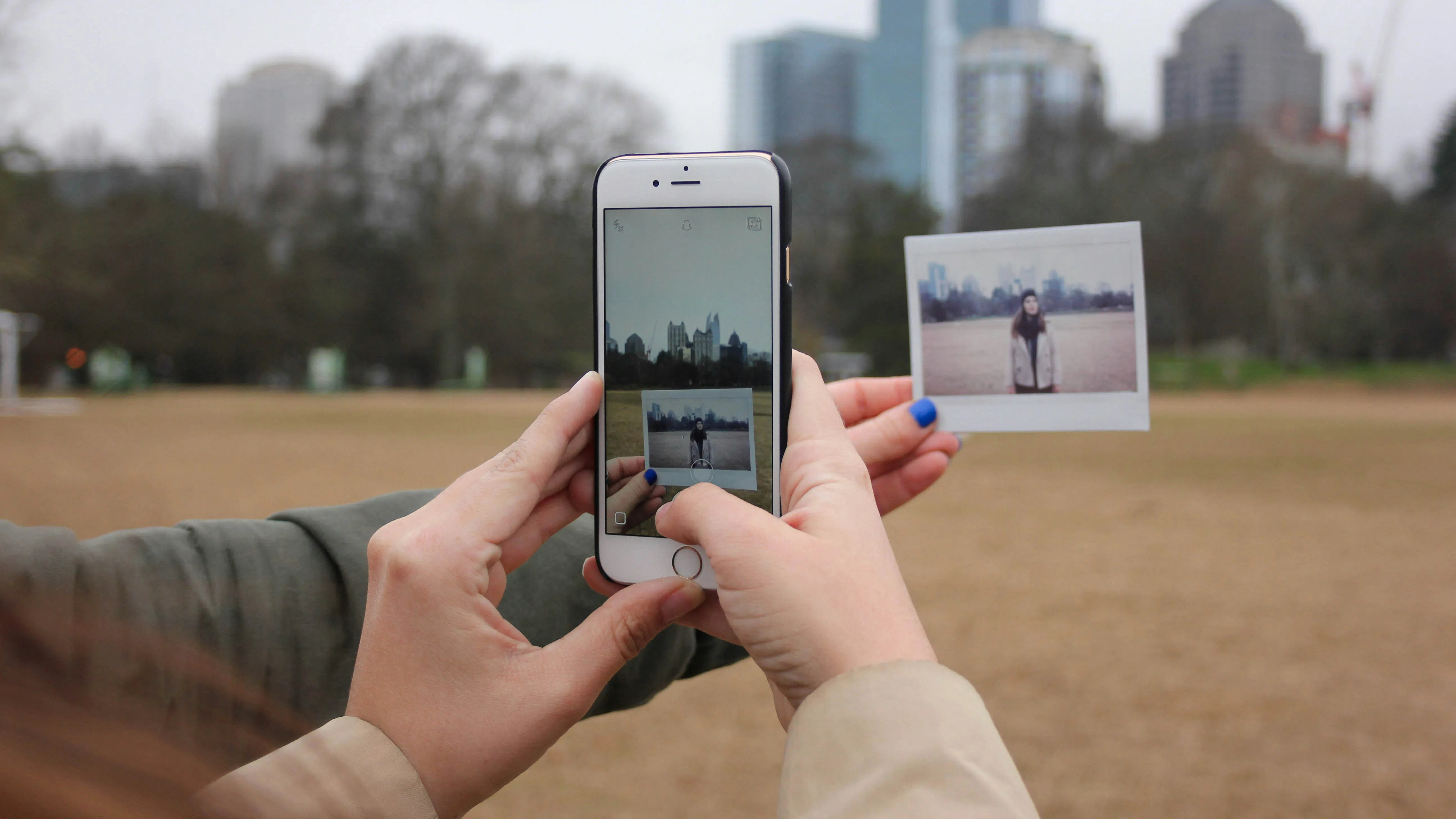 От Polaroid до винил: Как Gen Z трансформира ретро технологиите