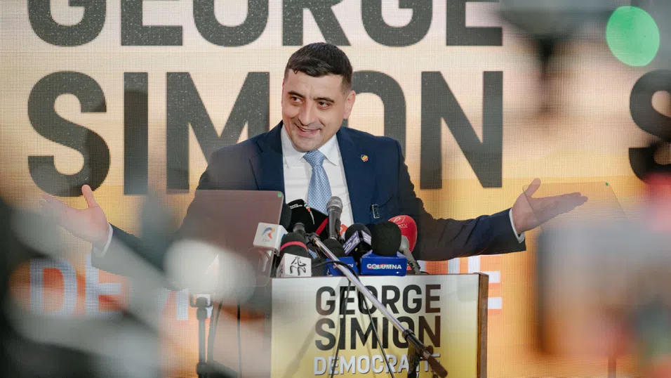 Крайнодесният кандидат за президент на Румъния Джордже Симион закри профилите си във Facebook и TikTok