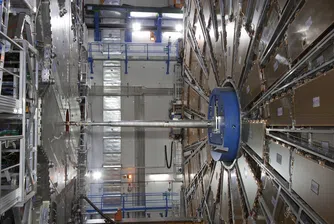 Учени откриха нова, по-масивна форма на протона