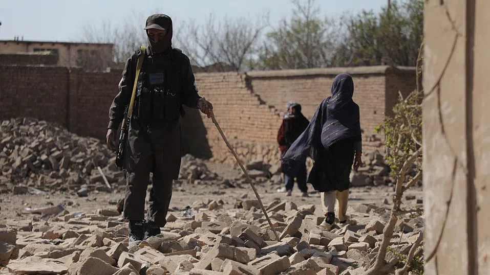 Афганистан съобщава за 400 загинали при нападение над болница