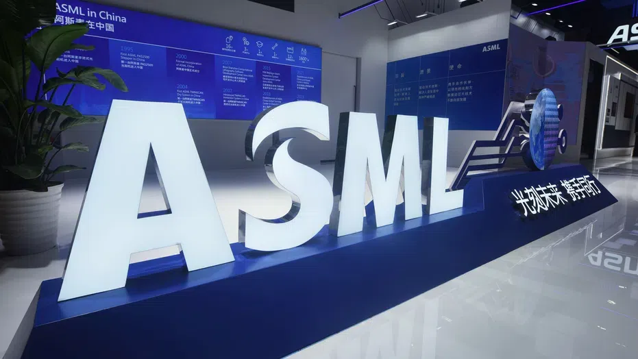 ASML обяви спад на поръчките, докато производителите на чипове очакват възстановяване на търсенето