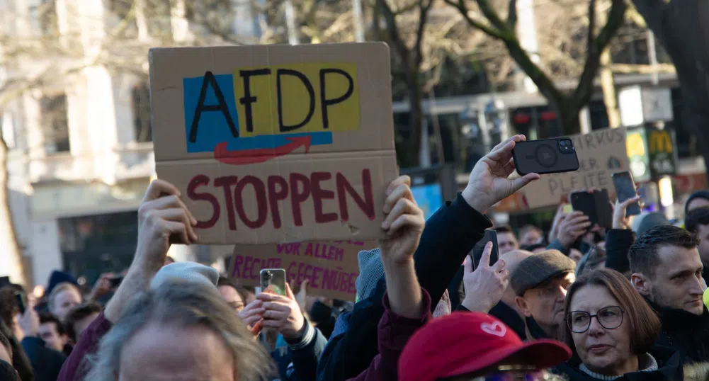 Санитарният кордон около крайната десница в Германия се разхлабва