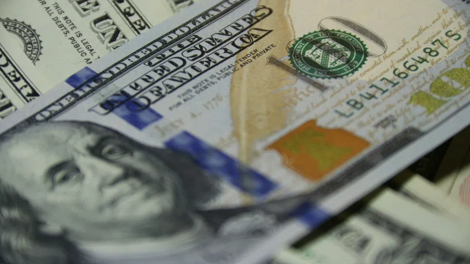 Тарифното примирие и свежите данни за инфлацията отслабват още долара