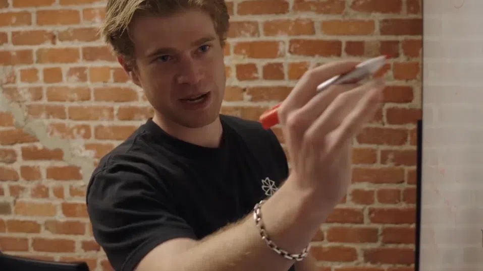 Инвеститор го предизвиква да напусне университета. Днес той изгражда AI стартъп за $1,5 млрд.