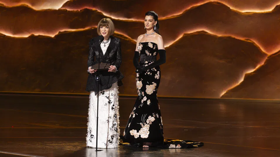 Да прегърнеш карикатурата си: Как Ана Уинтор превърна „Дяволът носи Прада 2“ в своята най-голяма PR победа