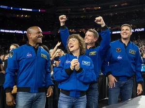 Пет секунди свободно падане: Екипажът на Artemis II за историческата си мисия и рискованото завръщане у дома