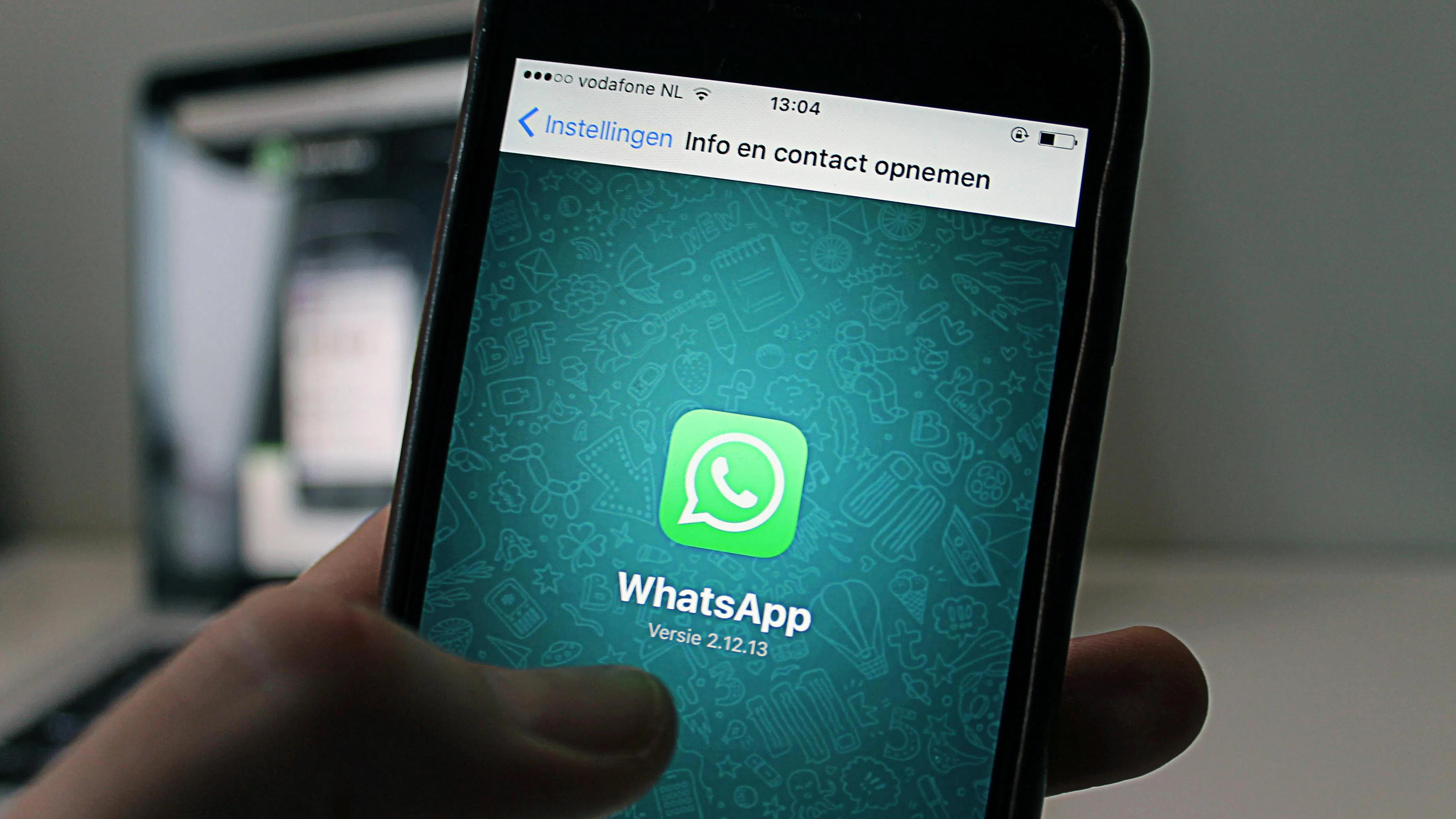 Колко пари може да спечели Meta от реклами в WhatsApp?