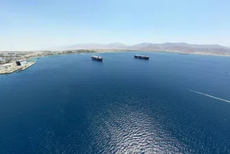 Той свързва Персийския залив с Арабско море и е признат за един от най-важните петролни коридори в света