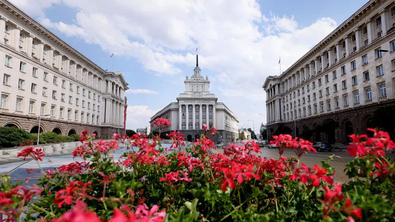 Парламентът ще гласува по проекторешението за недоверие към кабинета Желязков