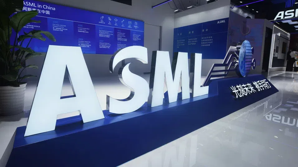 Поръчките на ASML надхвърлят очакванията въпреки пренасищането с полупроводници