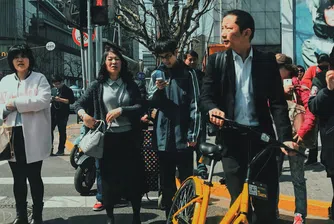 Властите се борят с „демонстрацията на богатство“ и дори забраниха достъпа до социални медии на няколко инфлуенсъри, известни с пищния си начин на живот