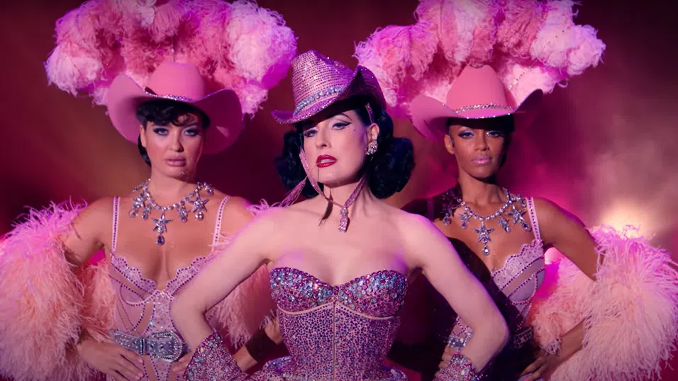 От Met Gala до Лондон – бурлеската се завръща в новия свят, пълен със стереотипи