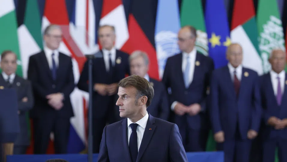 Макрон между политическата криза във Франция и стремежа към историческо наследство