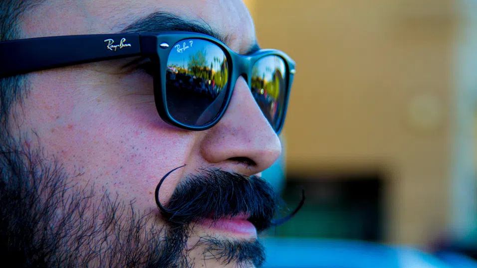 Смарт очилата ще заместят смартфоните в бъдеще, според EssilorLuxottica