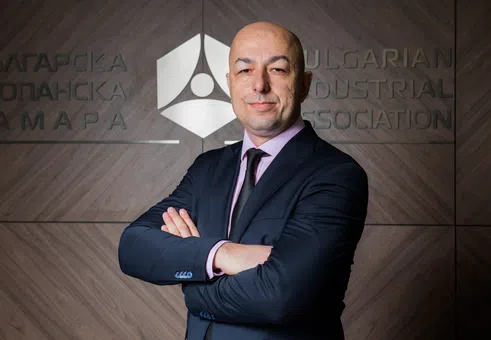 Ножаров: „Имаме примирие, а не мир – бюджетът трябва да заложи петрол от 95 долара“