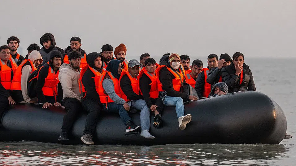 Великобритания преразглежда законите за правата на човека в мащабна реформа на убежищната политика