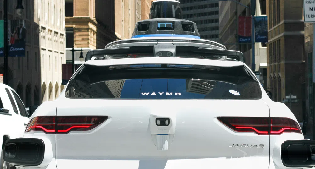 Автономните таксита на Waymo започват глобалната си експанзия от Япония