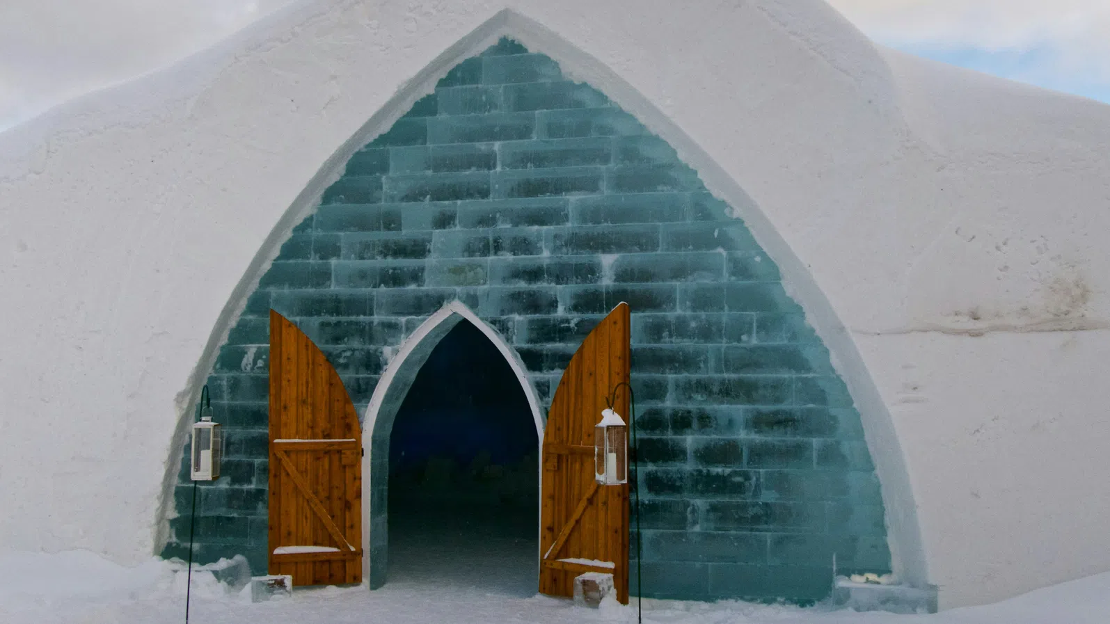 Да спиш в легло от лед на -5 градуса – ентусиасти плащат стотици евро за атракцията