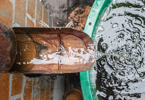 Да вкараш дъжда в тоалетната: Как Китай превърна недостига на вода в архитектурен стандарт