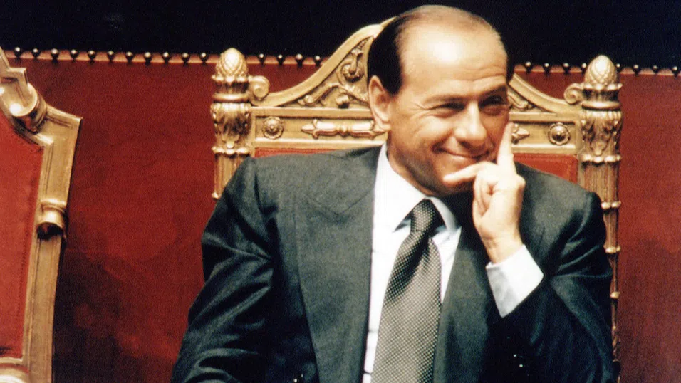 Бронирани прозорци, тайни изходи и комунисти: Резиденция на Берлускони стана дом на световната преса