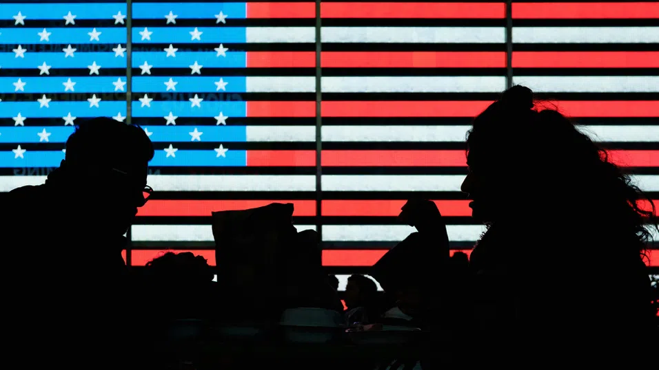 Над 1000 уволнени служители на Voice of America трябва да се върнат на работа, постанови съдът