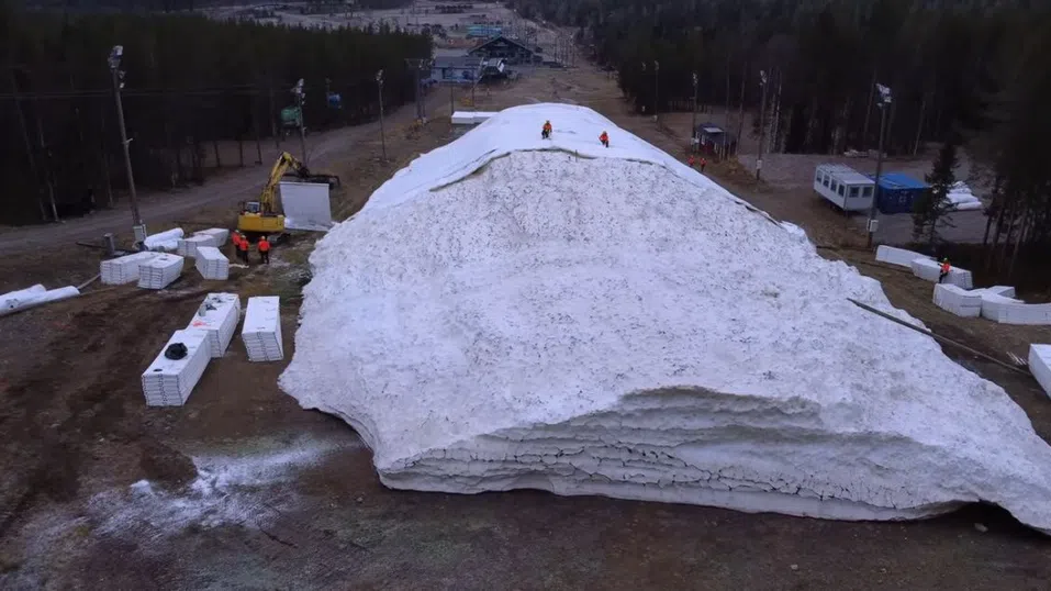 Да запазиш снега през лятото. Как се справя един ски курорт във Финландия