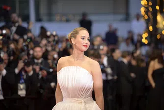 В новата психодрама на Лин Рамзи Холивуд отваря нова страница за майчинството – без грим, без клишета, само с истинските чувства и борбите, които често остават невидими за индустрията