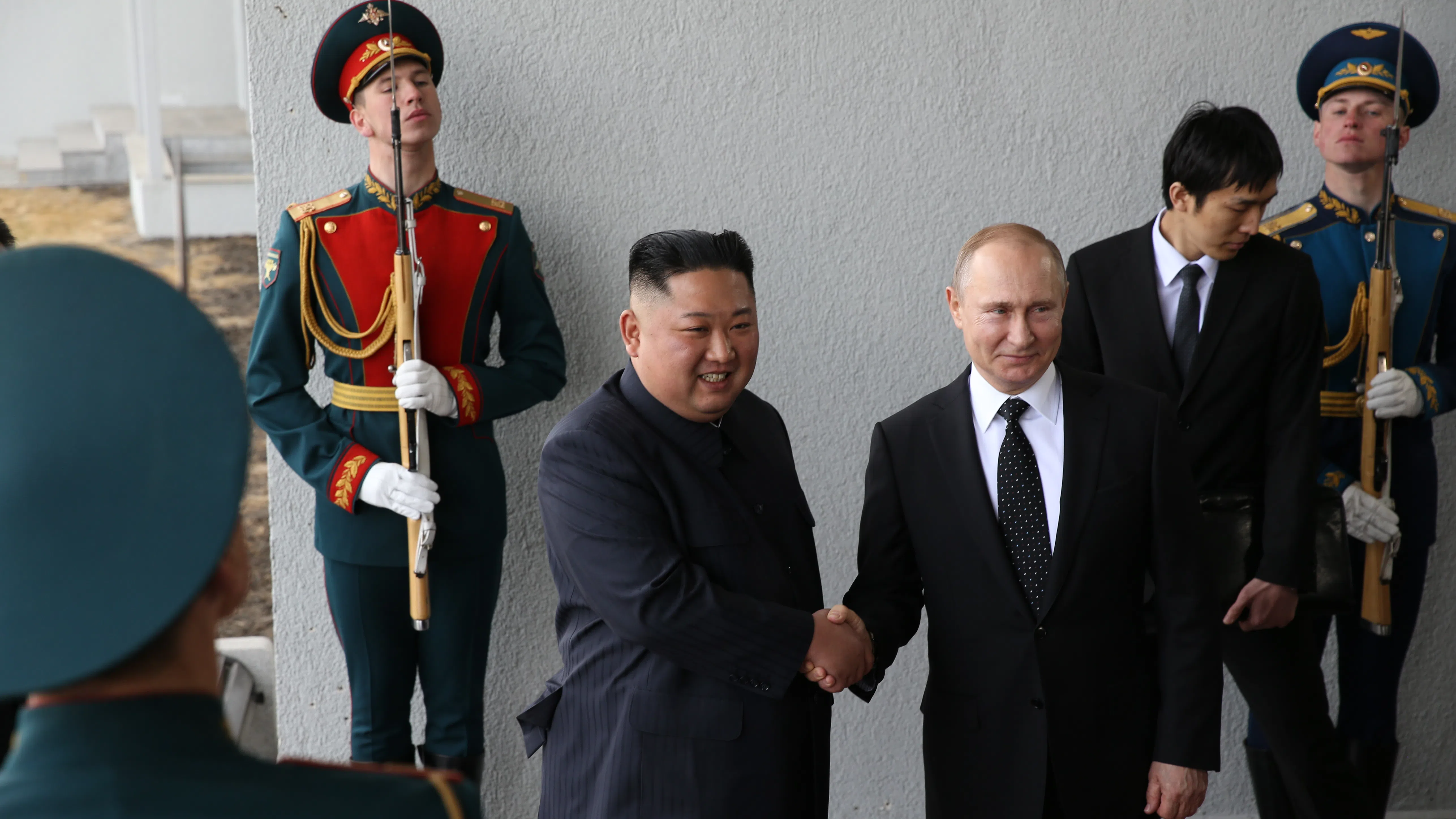 За първи път от 24 години: Путин е на визита в Северна Корея