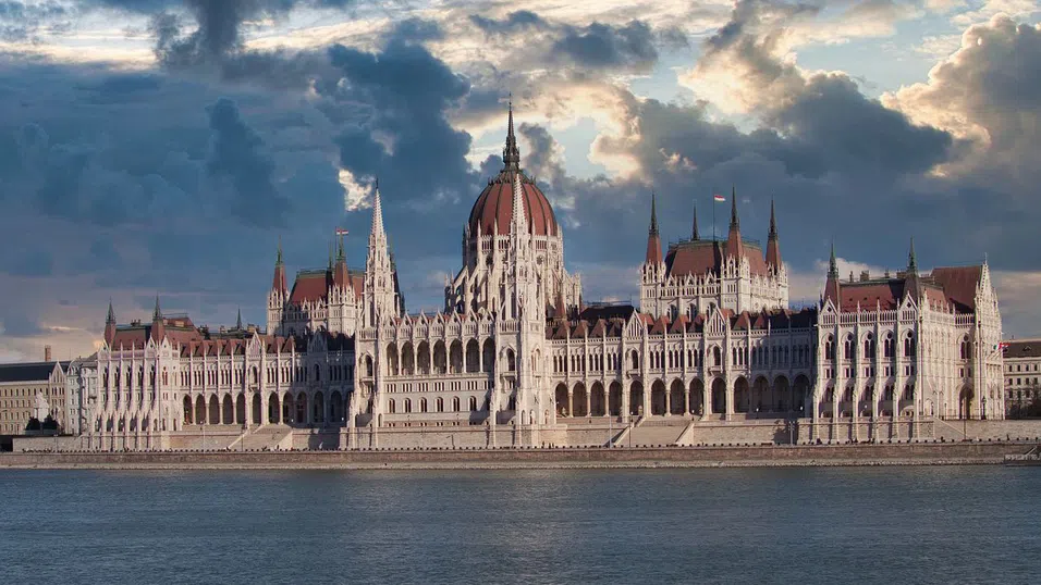 Унгарската опозиция изпреварва значително партията на Орбан в ново проучване