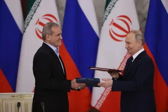 Докато Техеран е под обстрел, Кремъл залага на дипломатическо влияние и икономически ползи