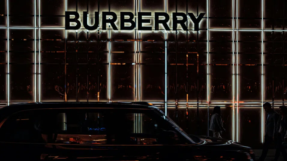 С британска класика за клиентите от САЩ Burberry вижда надежда за съживяване